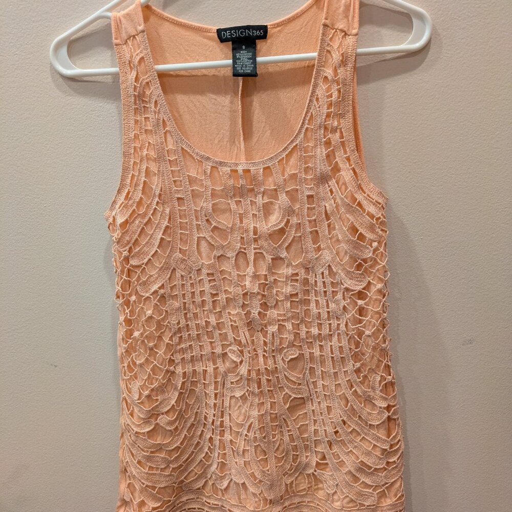 Light pink crochet detailed tank top